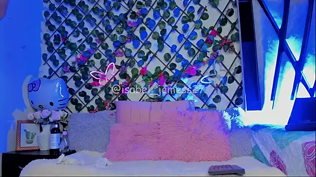 Snapshot of isabel_jaames chatting on June 14, 4:09 pm isabel jaames online show from June 14, 4:09 pm