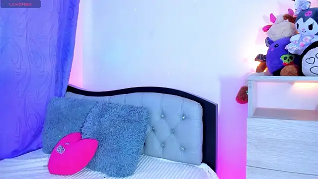 my aleja  online show from March 30, 12:50 pm