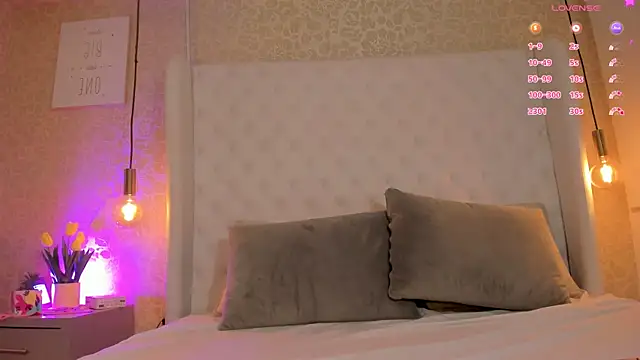 Snapshot of juliie_star chatting on March 20, 1:10 am juliie star online show from March 20, 1:10 am