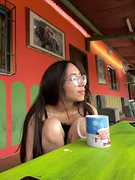 Snapshot of juliie_star chatting on May 16, 10:19 pm juliie star online show from May 16, 10:19 pm