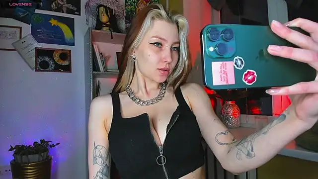 Snapshot of Nicole_matt chatting on May 17, 8:16 pm Nicole matt online show from May 17, 8:16 pm