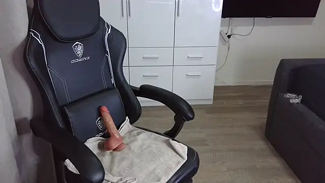 Snapshot of Milo9210 chatting on October 5, 10:18 pm Milo9210 online show from October 5, 10:18 pm