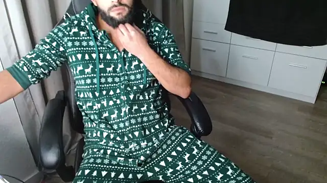 Snapshot of Milo9210 chatting on October 16, 8:10 pm Milo9210 online show from October 16, 8:10 pm