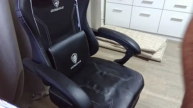 Snapshot of Milo9210 chatting on November 1, 6:43 pm Milo9210 online show from November 1, 6:43 pm