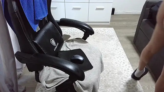 Milo9210 online show from April 28, 5:23 am