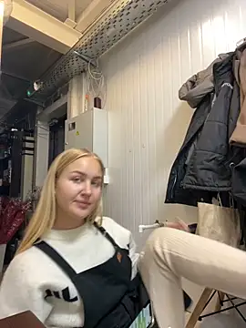 Snapshot of CandyVice chatting on September 19, 5:57 pm CandyVice online show from September 19, 5:57 pm