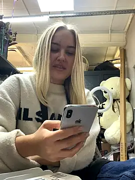 Snapshot of CandyVice chatting on October 16, 4:52 pm CandyVice online show from October 16, 4:52 pm