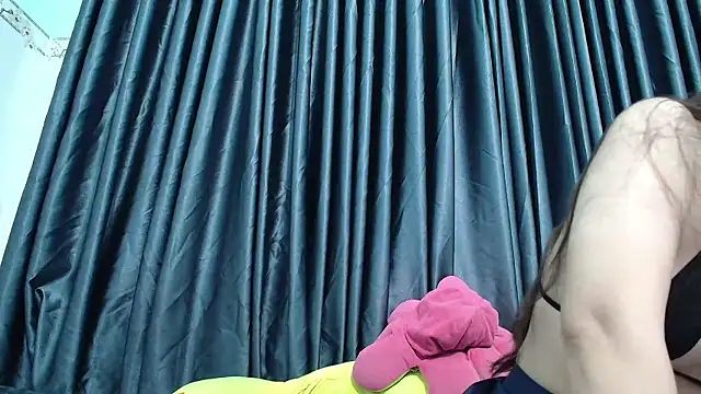 Snapshot of Grass_99 chatting on December 19, 2:18 am Grass 99 online show from December 19, 2:18 am