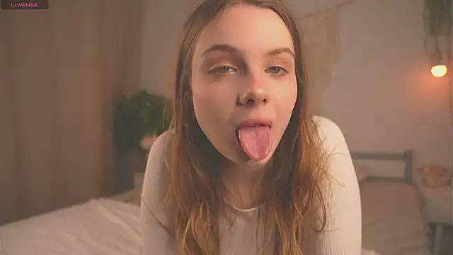 Snapshot of Lu__Lane chatting on September 23, 7:55 am Lu Lane online show from September 23, 7:55 am