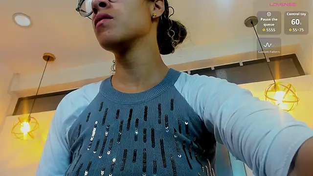 Hanna Cornee  online show from September 24, 1:25 pm