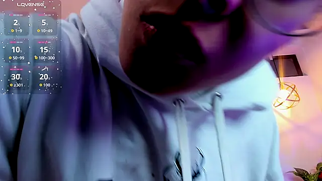 Hanna Cornee  online show from October 8, 1:31 pm