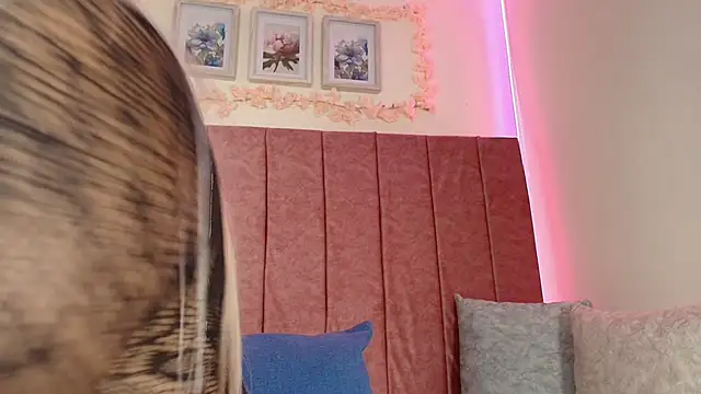 Snapshot of Barbiie_98 chatting on April 24, 2:52 pm Barbiie 98 online show from April 24, 2:52 pm