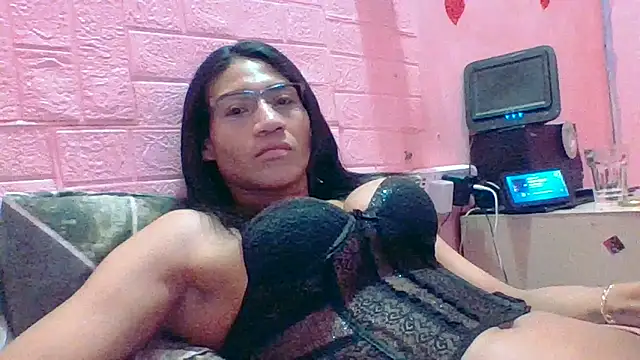 Kellye hotTs online show from April 21, 7:50 pm