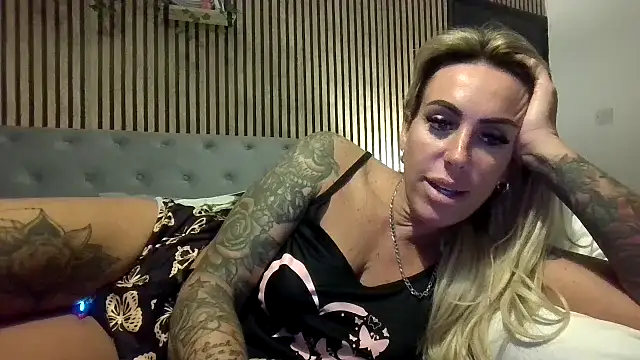 Snapshot of poppyinga1 chatting on September 15, 2:00 am poppyinga1 online show from September 15, 2:00 am