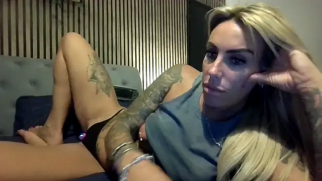 Snapshot of poppyinga1 chatting on November 9, 10:19 pm poppyinga1 online show from November 9, 10:19 pm