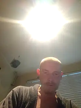 Snapshot of piercingpik chatting on June 8, 5:57 pm piercingpik online show from June 8, 5:57 pm