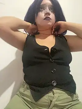 Snapshot of Lucy_YupiSweet chatting on April 23, 8:13 am Lucy YupiSweet online show from April 23, 8:13 am