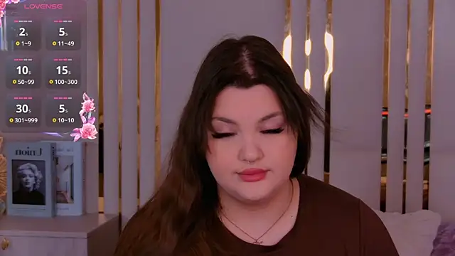 EmilyHyde online show from April 18, 8:53 pm