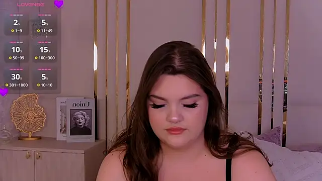 EmilyHyde online show from July 17, 8:35 pm