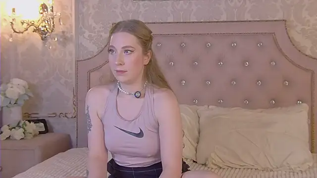 MiaEuphoria  online show from October 1, 4:40 am