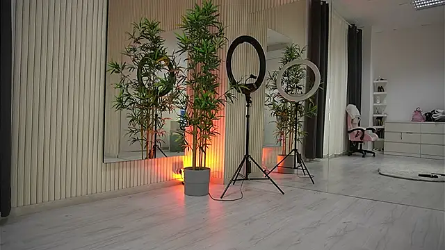 EmmaBlanco online show from September 11, 5:18 am