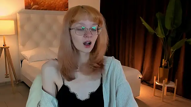 MollyJiggles online show from October 11, 8:13 am