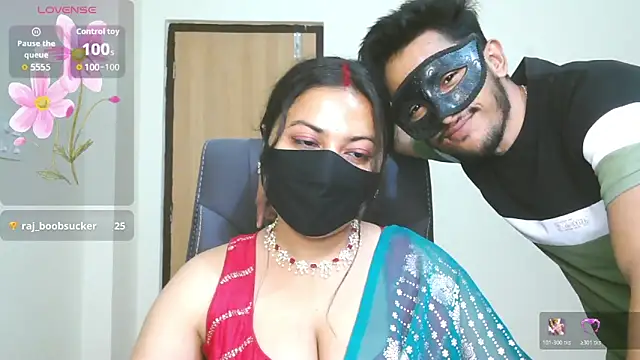 Snapshot of SassyWildCouple chatting on February 16, 4:47 pm SassyWildCouple online show from February 16, 4:47 pm