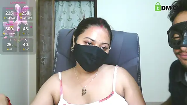 Snapshot of SassyWildCouple chatting on April 18, 8:42 pm SassyWildCouple online show from April 18, 8:42 pm