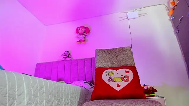 Snapshot of hot_Dariana_pantyhose chatting on July 4, 1:39 pm hot Dariana pantyhose online show from July 4, 1:39 pm