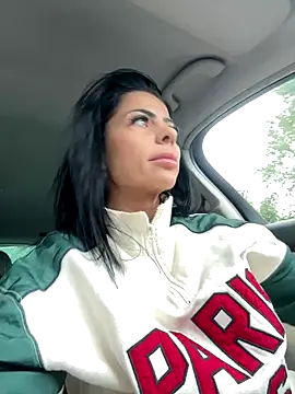 Snapshot of VanesaCharm chatting on October 6, 6:00 am VanesaCharm online show from October 6, 6:00 am