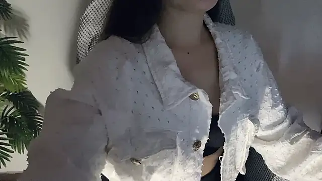 Snapshot of LiLi_Sweetie chatting on November 3, 2:35 am LiLi Sweetie online show from November 3, 2:35 am