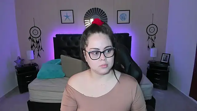 Snapshot of LolaVillalobos chatting on February 2, 1:43 pm LolaVillalobos online show from February 2, 1:43 pm