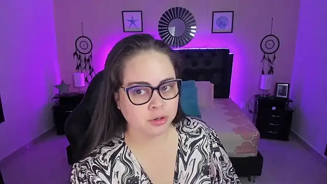 Snapshot of LolaVillalobos chatting on February 17, 11:50 am LolaVillalobos online show from February 17, 11:50 am