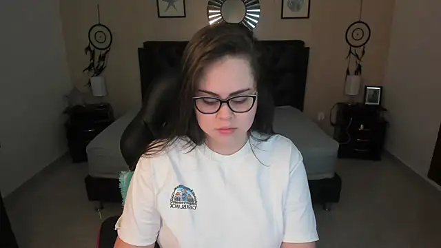 Snapshot of LolaVillalobos chatting on February 18, 11:50 am LolaVillalobos online show from February 18, 11:50 am