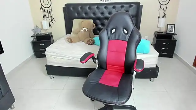 Snapshot of LolaVillalobos chatting on February 25, 12:04 pm LolaVillalobos online show from February 25, 12:04 pm