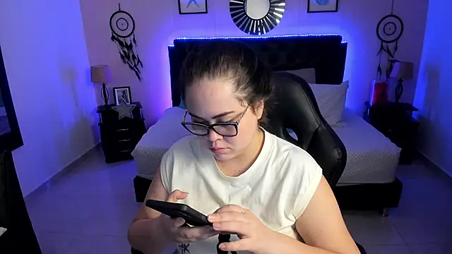 LolaVillalobos online show from May 13, 1:41 pm