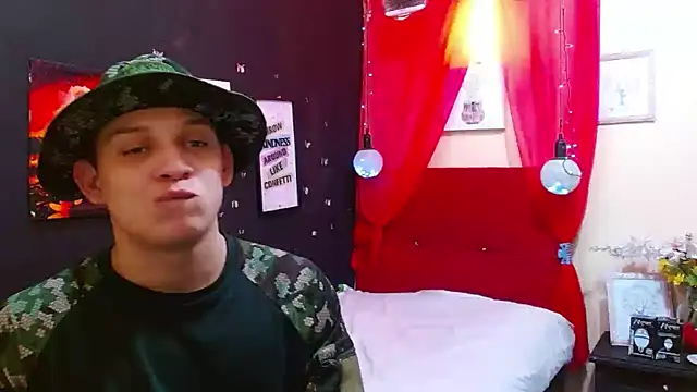 Snapshot of luccasbigcock chatting on September 11, 10:43 pm luccasbigcock online show from September 11, 10:43 pm