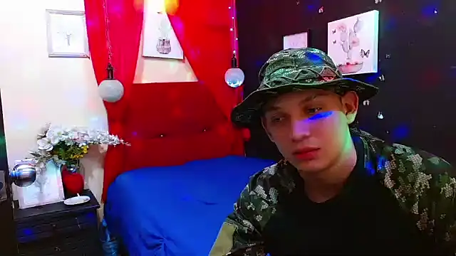 Snapshot of luccasbigcock chatting on October 8, 1:47 am luccasbigcock online show from October 8, 1:47 am