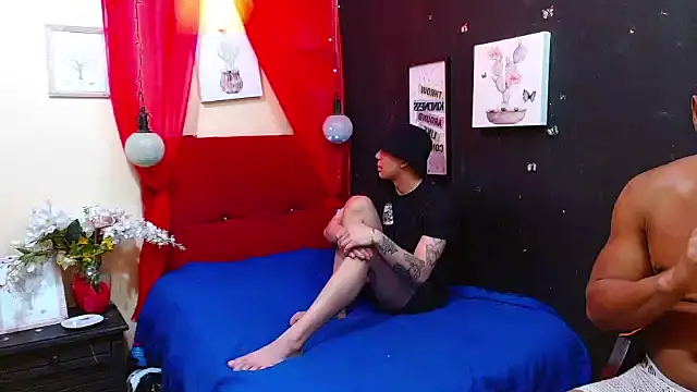 Snapshot of luccasbigcock chatting on October 8, 10:51 pm luccasbigcock online show from October 8, 10:51 pm