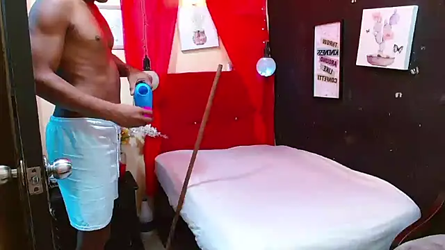 Snapshot of luccasbigcock chatting on October 10, 10:53 pm luccasbigcock online show from October 10, 10:53 pm