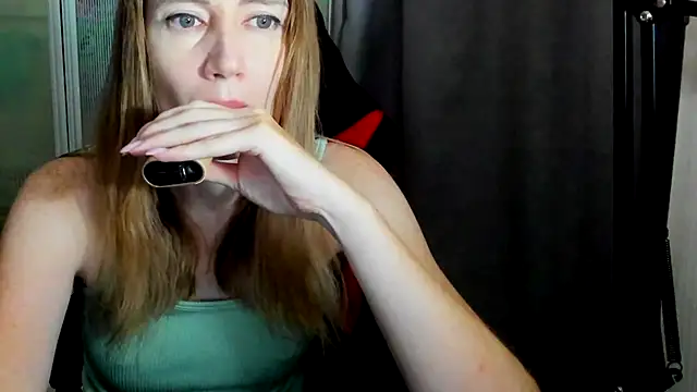 Snapshot of JessFoxxx chatting on July 10, 2:16 am JessFoxxx online show from July 10, 2:16 am