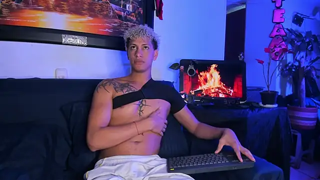 ECSTASYX2 2001 online show from March 4, 5:13 am