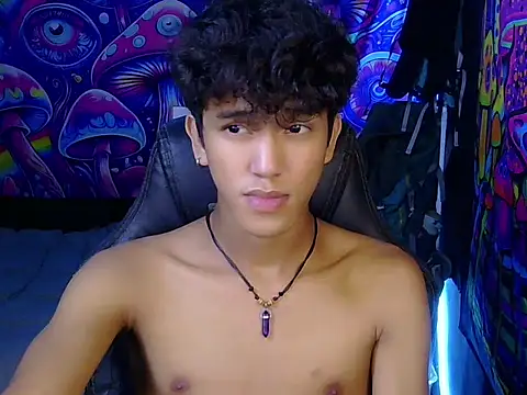 Snapshot of kenbigcockxx chatting on June 8, 3:23 pm kenbigcockxx online show from June 8, 3:23 pm