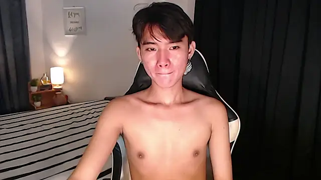 Snapshot of asian_dai chatting on August 4, 10:45 pm asian dai online show from August 4, 10:45 pm