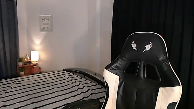 Snapshot of asian_dai chatting on August 6, 9:55 am asian dai online show from August 6, 9:55 am