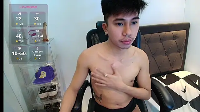 Snapshot of Ur_pinoyhotbrix chatting on March 16, 12:06 am Ur pinoyhotbrix online show from March 16, 12:06 am