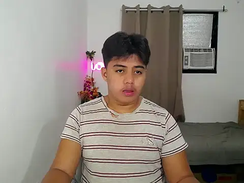 Hugecock2hundle intown online show from November 7, 2:17 pm