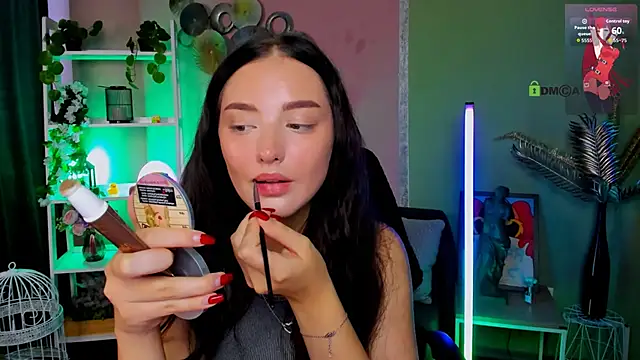 Snapshot of miki-niki chatting on October 8, 8:34 am miki-niki online show from October 8, 8:34 am