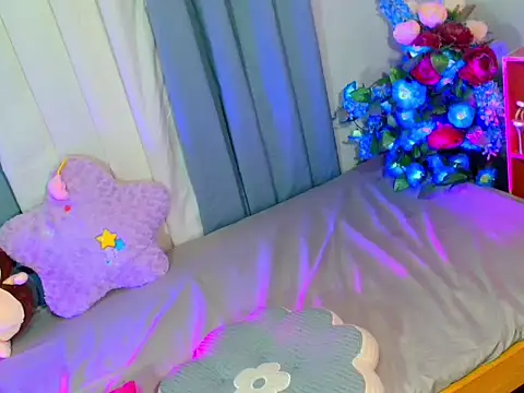 Snapshot of baby_kiraxx chatting on June 6, 6:51 am baby kiraxx online show from June 6, 6:51 am