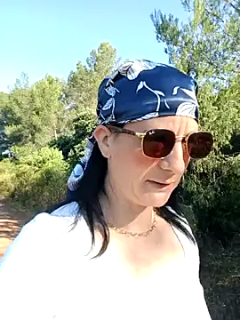 Snapshot of caro252 chatting on May 23, 7:02 am caro252 online show from May 23, 7:02 am